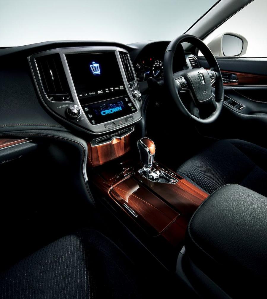  Toyota Crown Royal Saloon Black Style 2014 года  (фото 4 из 5)